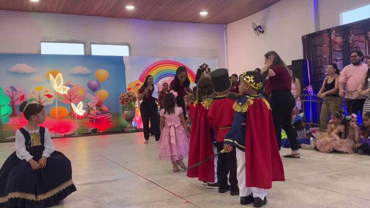 A Princesa Má e a Bruxa Boa. Uma história cheia de contrastes, aprendizados e encanto.👑