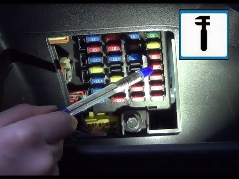 Замена предохранителя реле стартера, охранной сигнализации в салоне Hyundai Getz