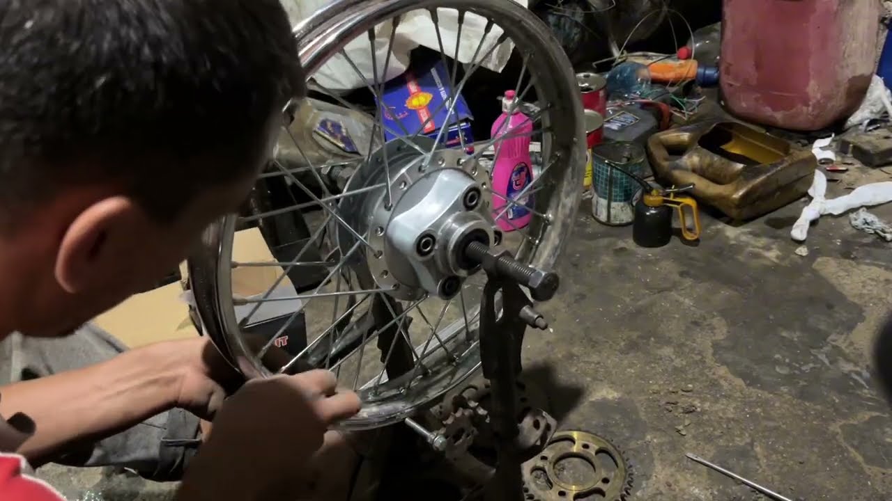 Rear Wheel Spoke Replacement on a Motorcycle | Easy and Fun Tutorial 🔧