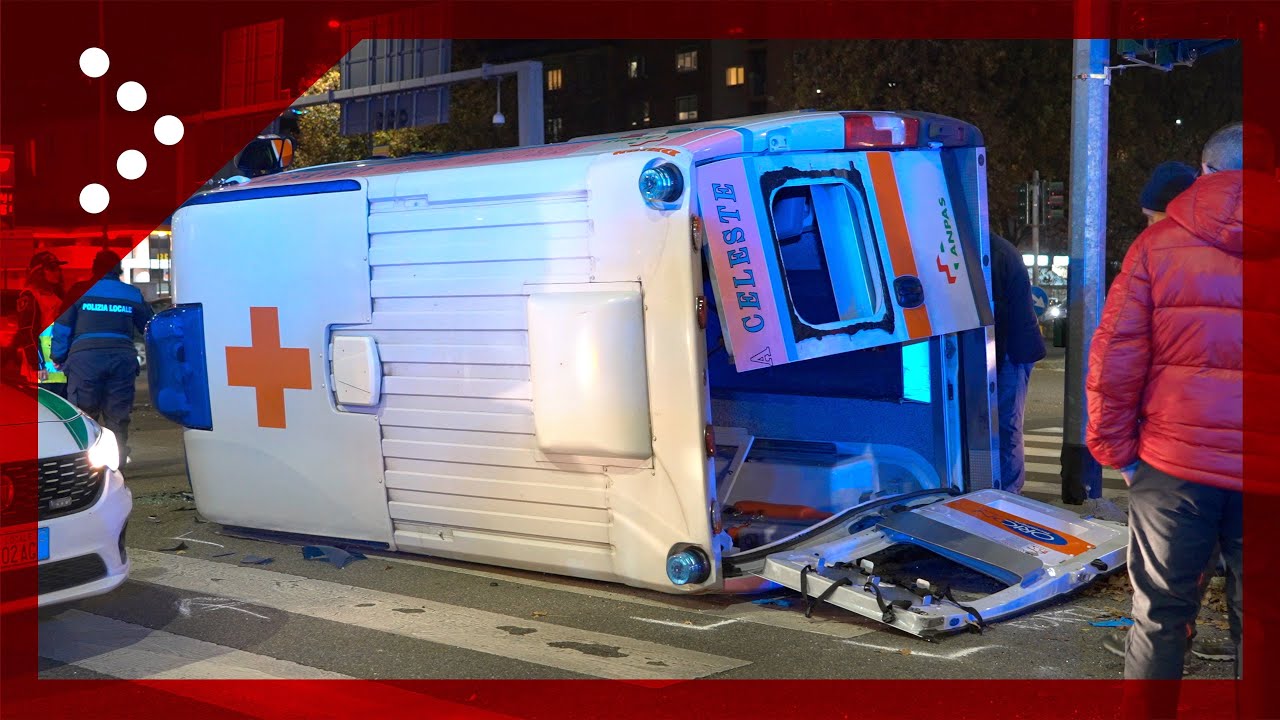 Milano, ambulanza si ribalta in incidente con un'auto tra viale Scarampo e viale Teodorico