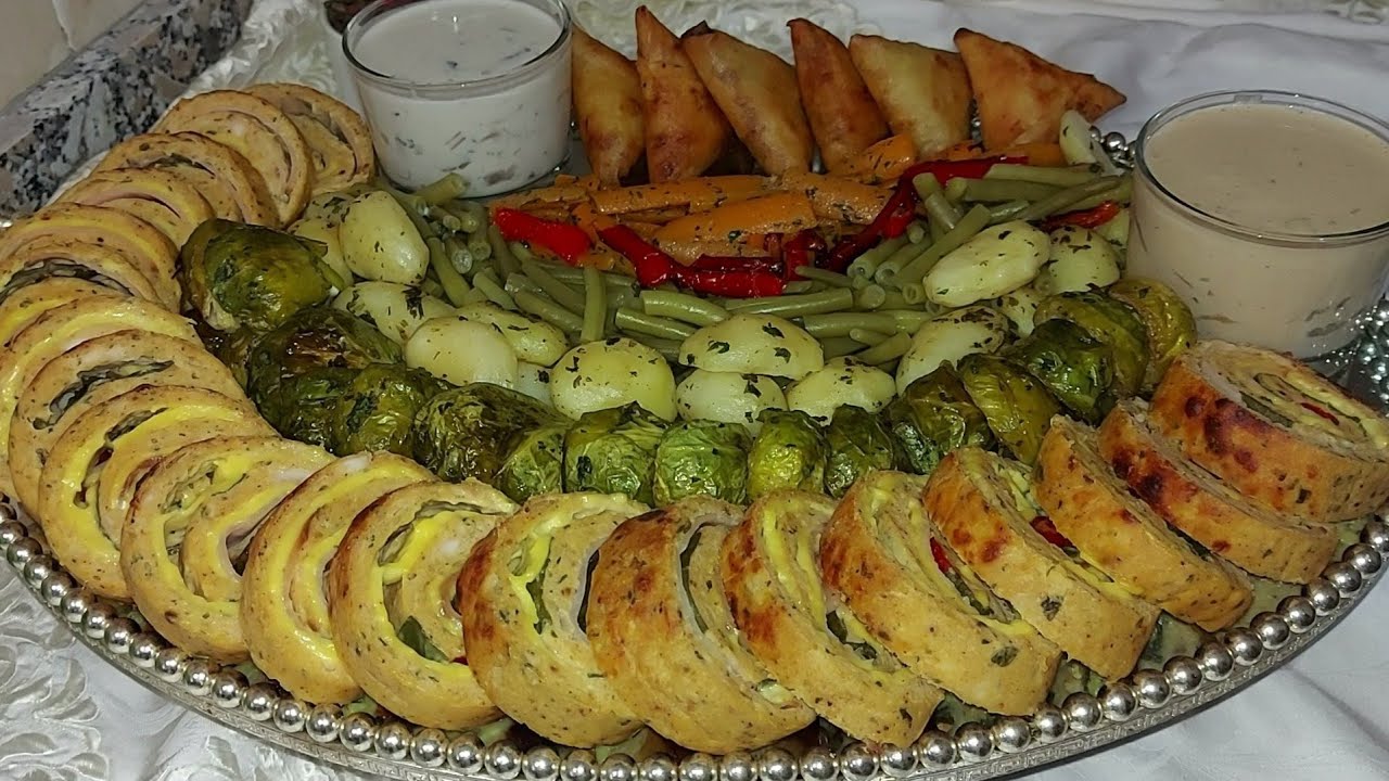 رولي الدجاج المحشي، رائع ولذيذ.بصوص كريمية. Roulé de poulet