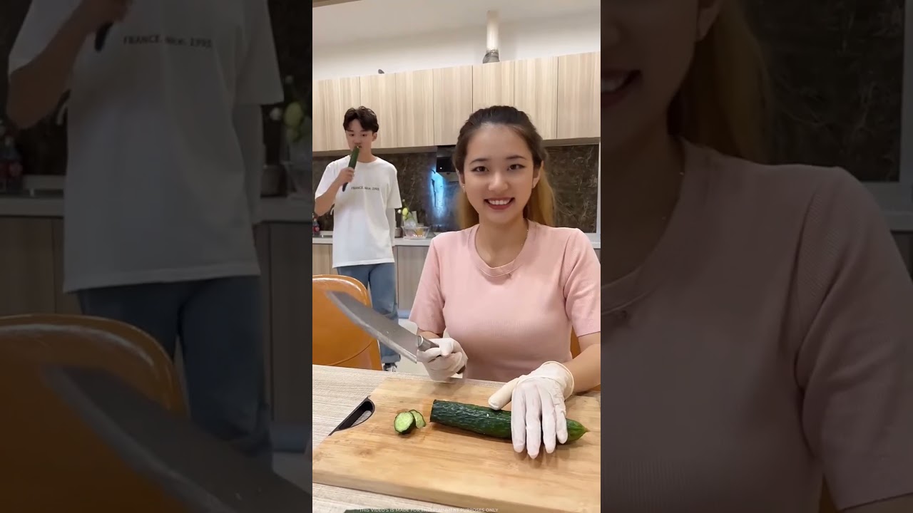 Девочка испугалась, укусив искусственный палец 🤯~ миниатюрная деревянная игрушка - мастер-класс п...