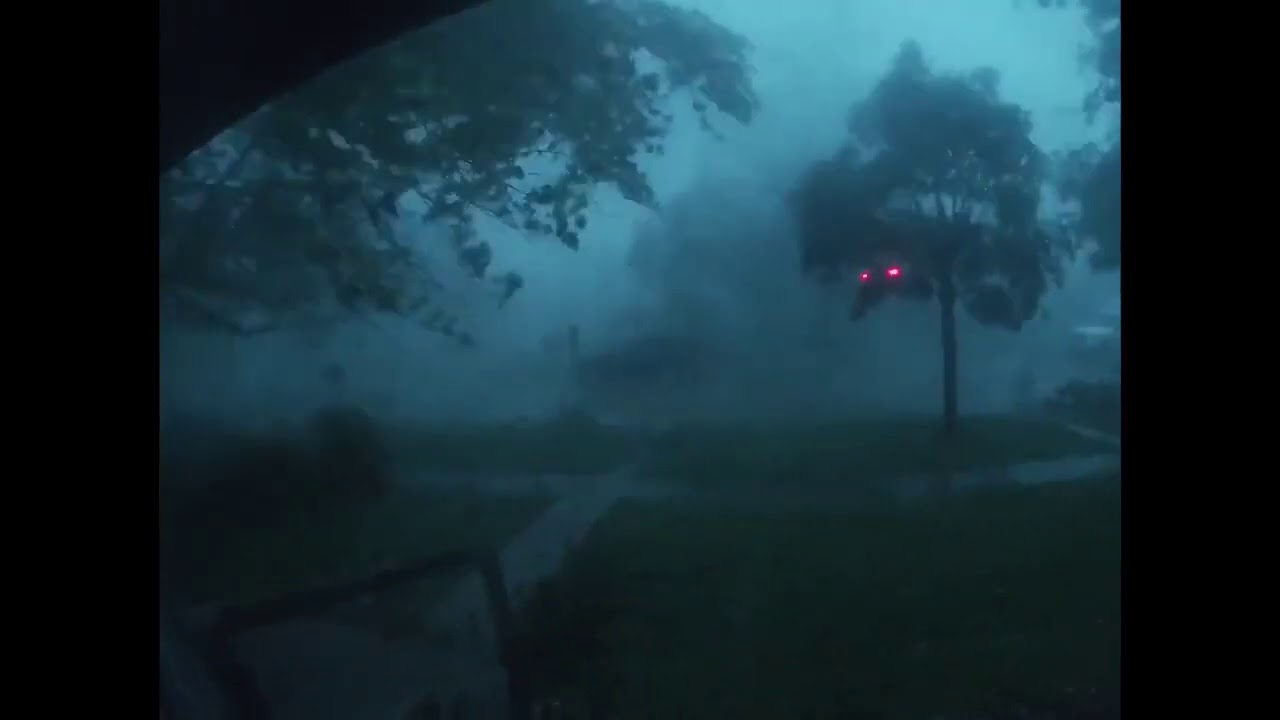 Iowa 2020 Derecho: Incredible 80-85 mph winds and tree damage in Huxley, Iowa.