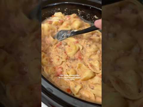 TORTELLINI SOUP CROCKPOT EASY DINNER #homemaker #homemaking #easyrecipe #easydinner #crockpotcooking