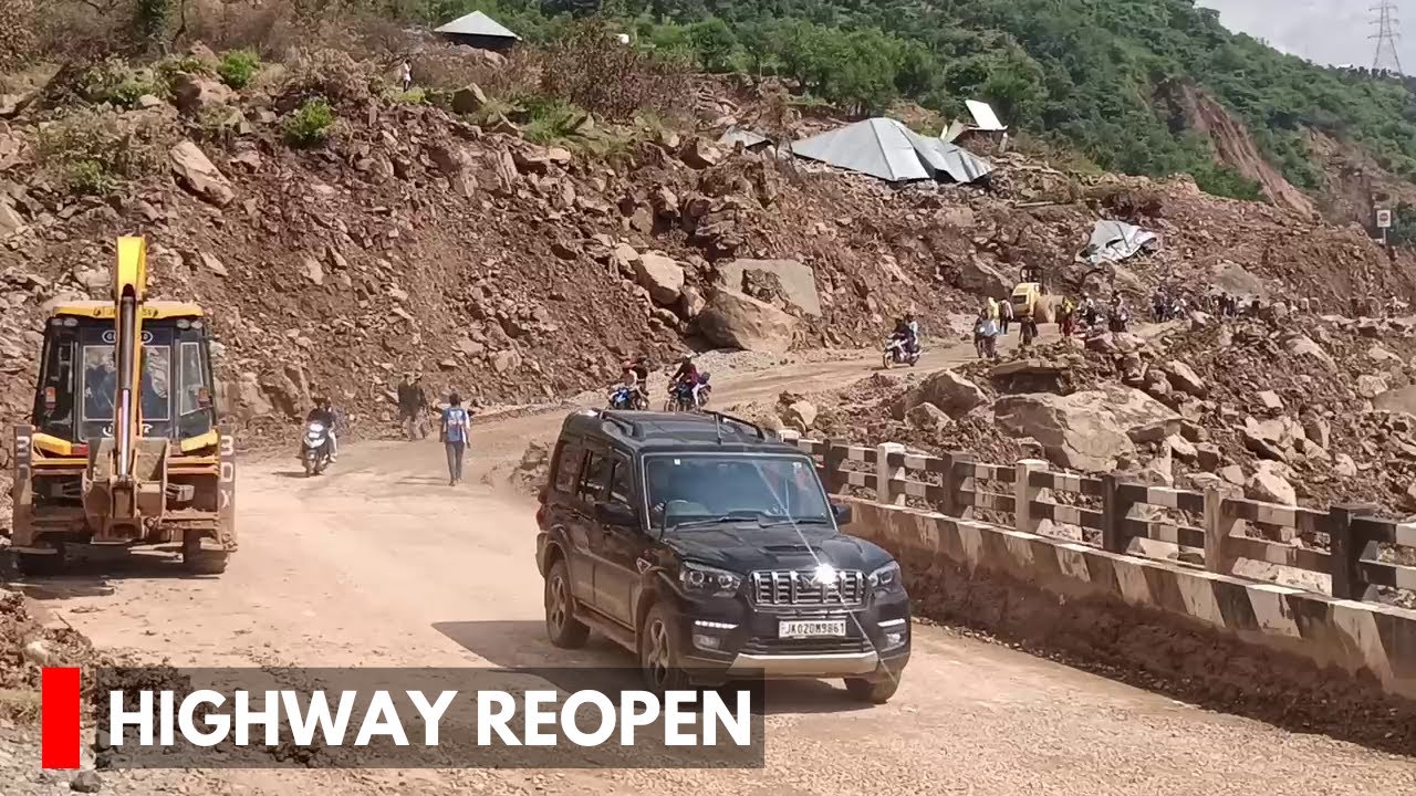 Traffic Partially Resumed On Jammu-Srinagar Highway