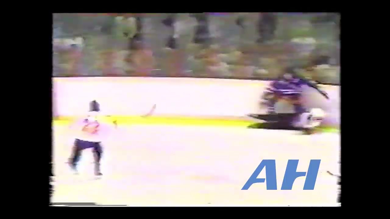 NHL Nov. 5, 1981 Al Hill,PHI v Barry Beck,NYR (hit) Philadelphia Flyers New York Rangers