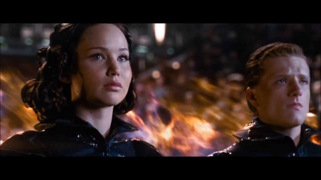 The Hunger Games: Katniss and Peeta Tribute Parade Scene [HD] - YouTube