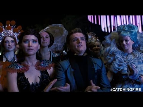 Katniss and Peeta Victory Tour Sneak Peek Clip: CATCHING FIRE!