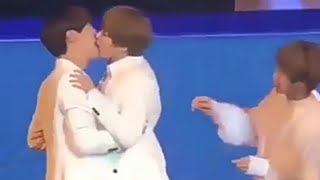 K-pop idols Romantic Gay Kiss on Stage 💝 Resimi