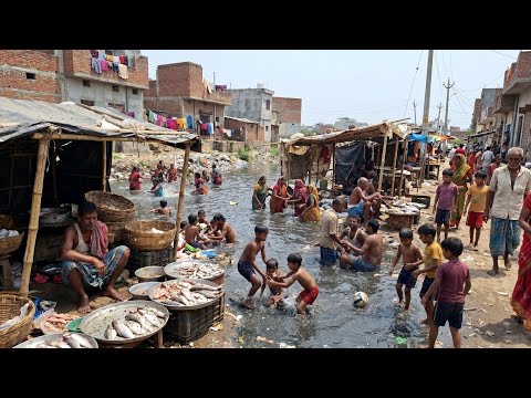 🇮🇳 Shocking Reality of Indian Slum Life | Children Playing in Dirty Water