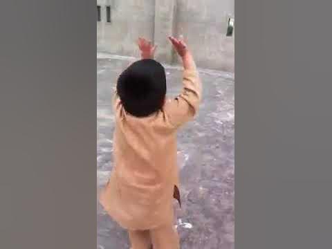 Funny boy dancing.....jee karda jee karda.... - YouTube