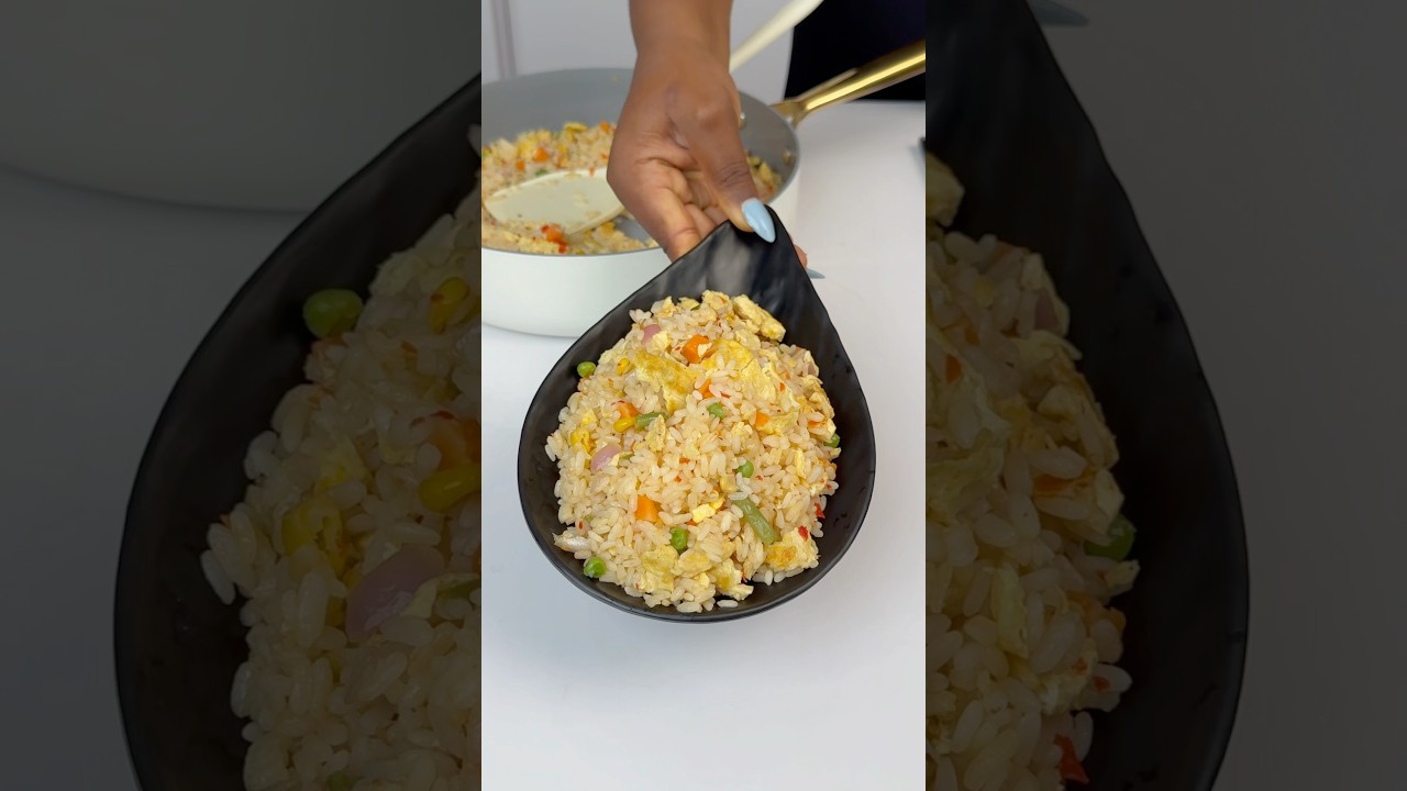 Блюдо с яйцом и рисом