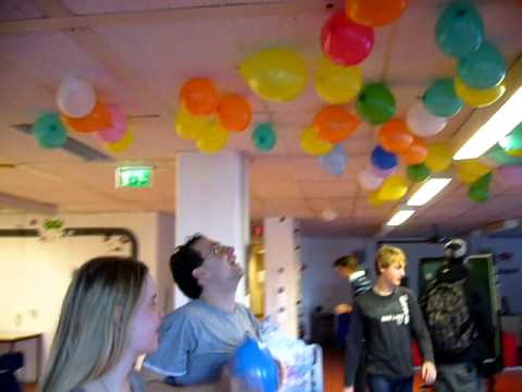 Wonderbaar ballonnen aan het plafond @ HKU - YouTube MM-42