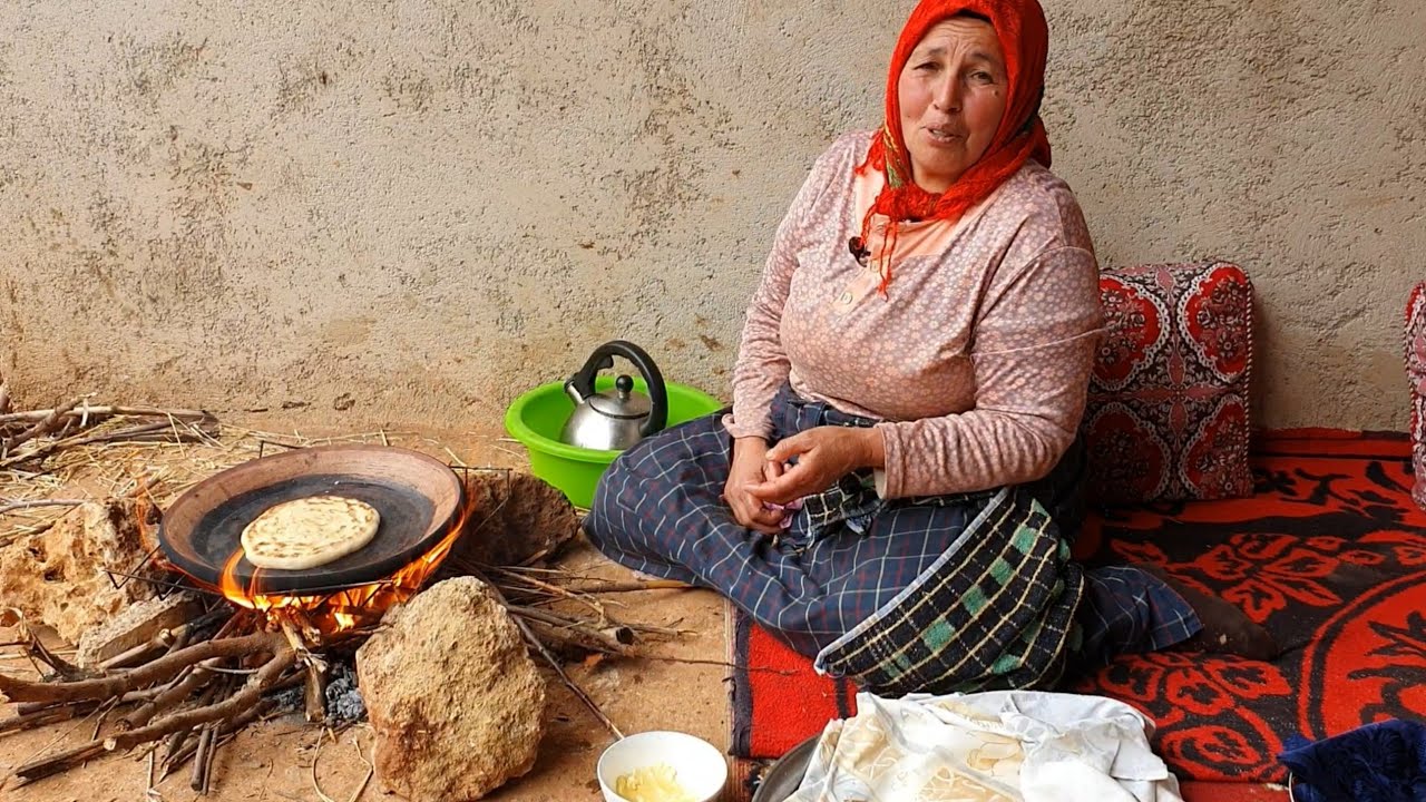 كيقلبو على تمارة😂 مخمر بالزبدة على الكانون بطريقة لالة فتيحة