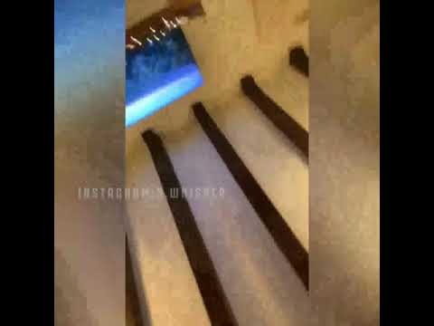 بيلي ايليش تضرب ص د ر ها امام كلبها للشباب فقط