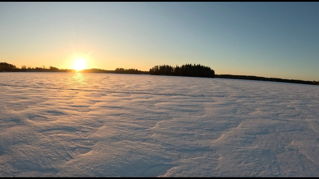 Verkkojen laskeminen jään alle, osa 2. Verkkonarun uitto jään alle kolomella kielellä.
