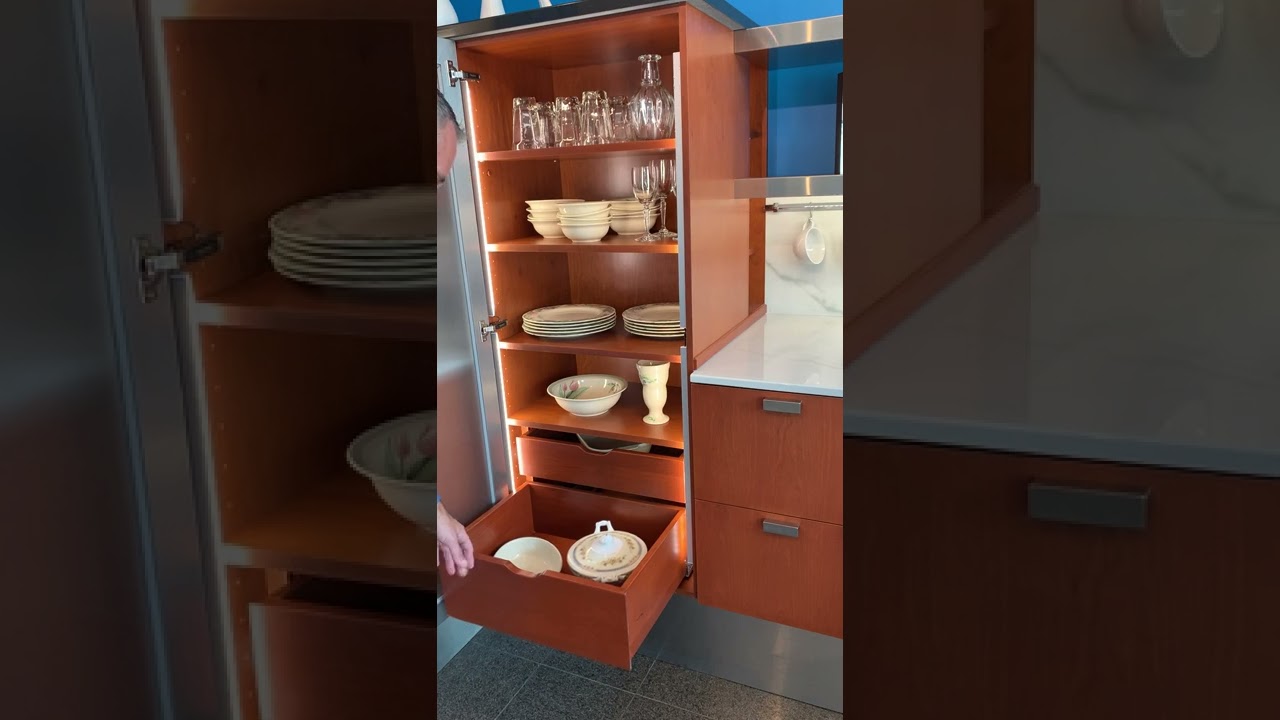 Cabinet Features: Glass Cabinet