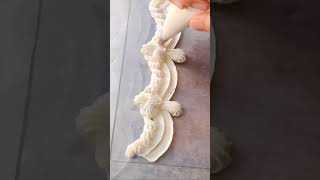 طريقة تزيين الكيك الكلاسيكي: زخرفة الكريمة البيضاء  ( كيك ديكور) - Cake Decorating (Cake Decor)