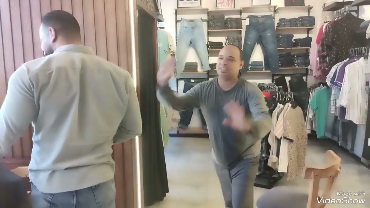 شاهد ماذا فعل الحاوي