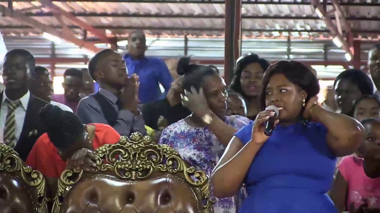 PROPHET EMMANUEL AND PROPHETESS SEMONO PRAISING GOD // Son and Daugther of Apostle JB Makananisa