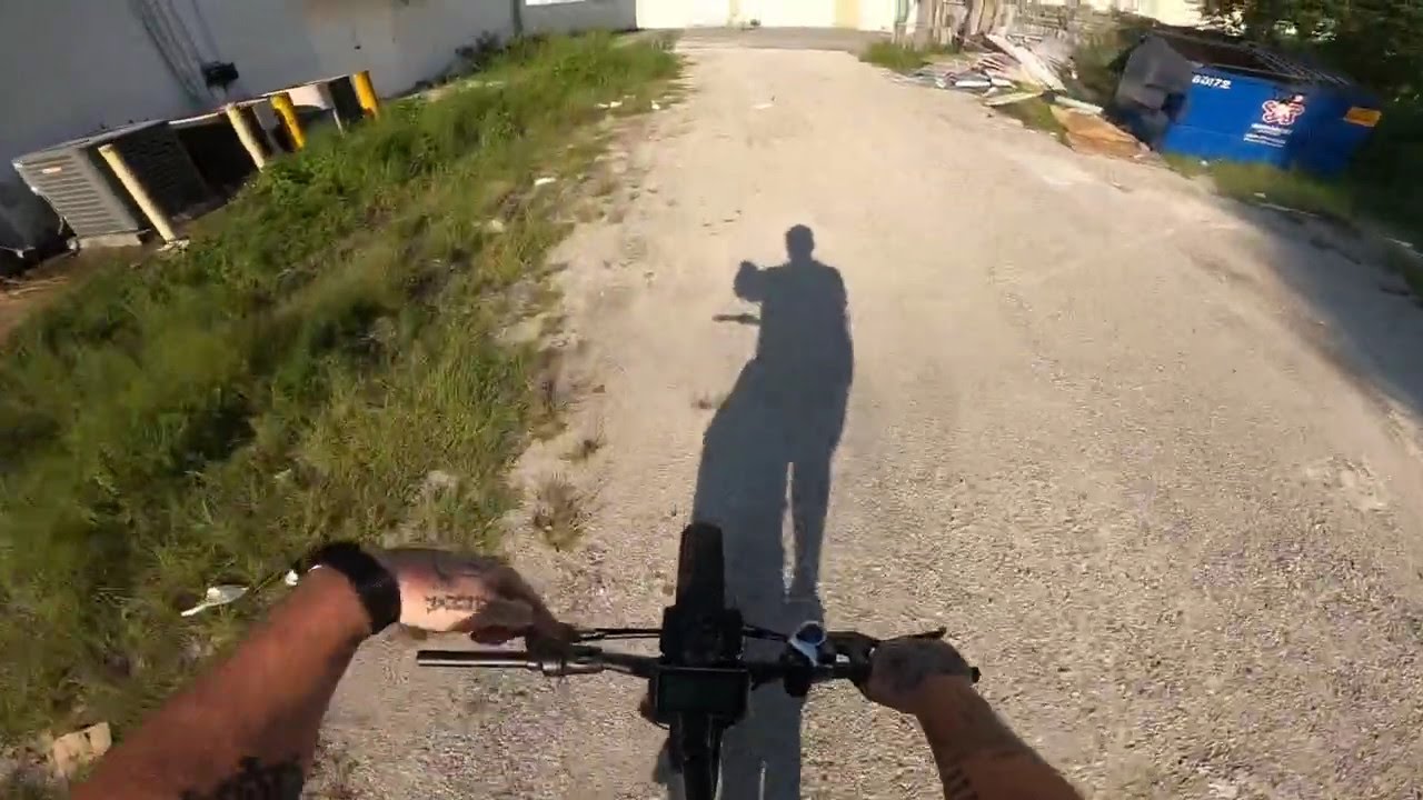 Ebike vlog #2 cruising around the back alley on the ecotric 500 watt fat tire bike