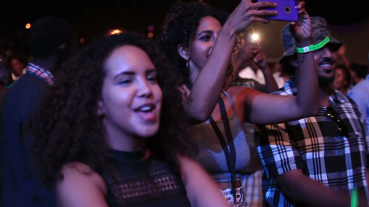 Bam Bam/Murder She Wrote Dancehall Medly (Live) - Maxi Priest Feat. Scott Paynter (Uganda 2016)