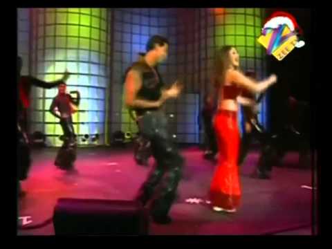 Hrithik Roshan & Kareena Performance (You are My sonia) - Heart throb Concert 2002