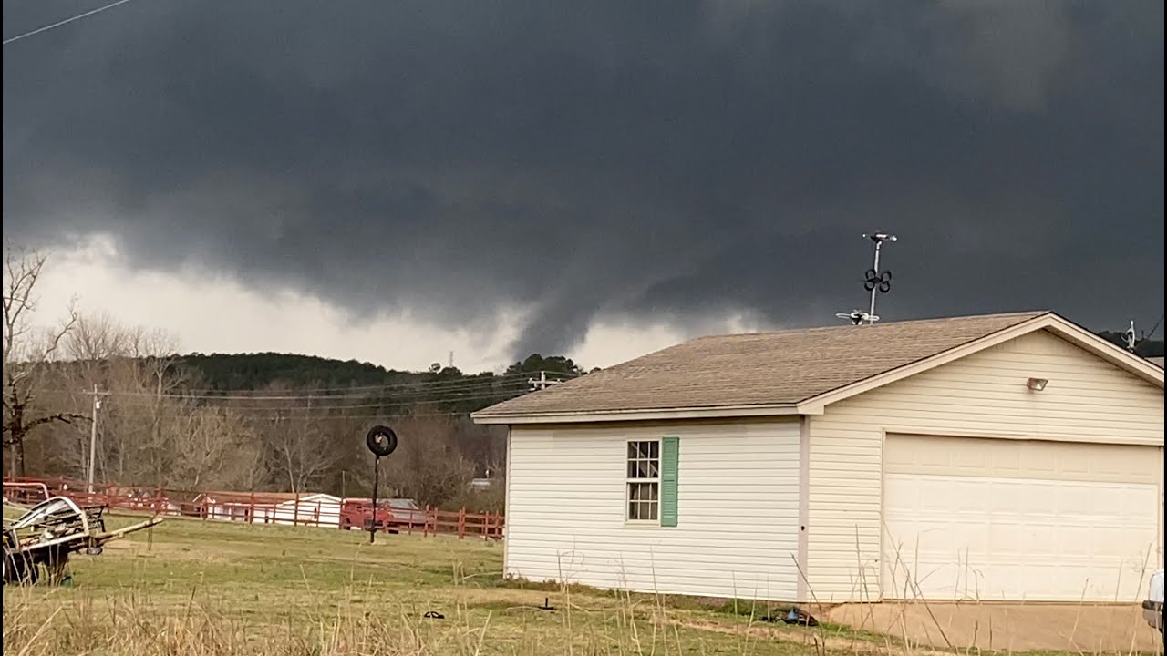 **EXPLICIT LANGUAGE** Closerange tornado Intercept in the Arkansas