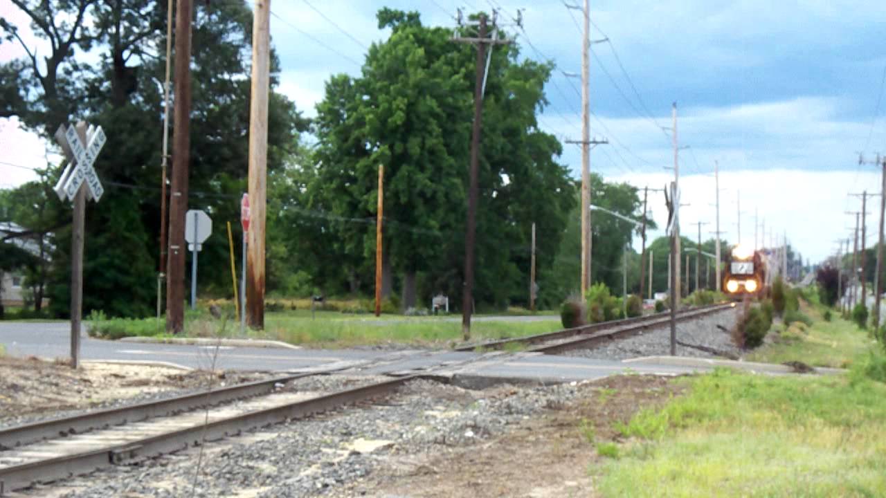 NORFOLK SOUTHERN DOUBLE ENDED LOCAL FREIGHT TRAIN, BOULEVARD & GRANT
