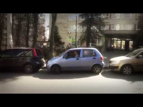 Как выехать с парковки, если вас зажали