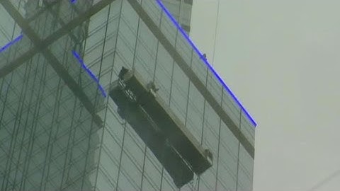 Watch: Window washers stuck 65 stories above Midtown Manhattan