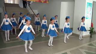 Танец стюардесс Воздушный экипаж  Детский танцевальный коллектив Журавлик