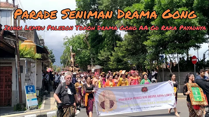 Parade Seniman Drama Gong Iringi Lembu Palebon Tok...