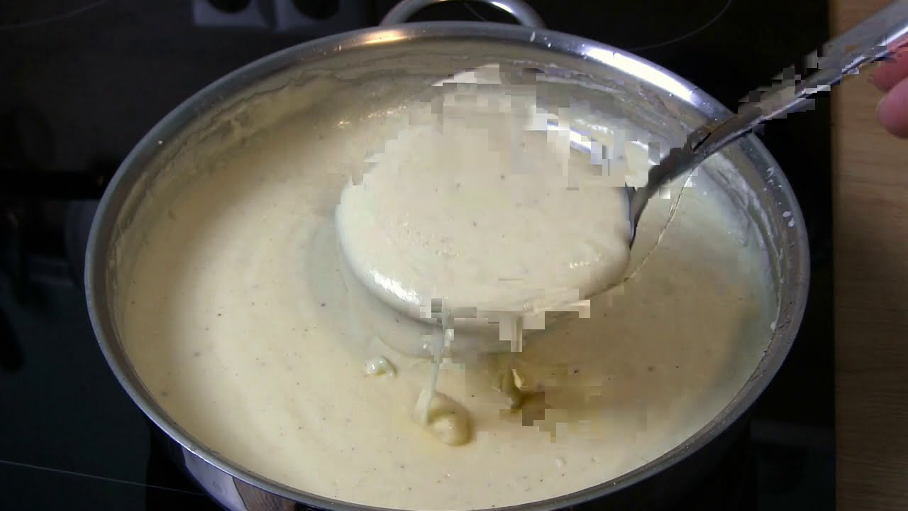 Bechamelsoße klassisch zubereitet-weiße Soße-Mehlschwitze-Bechamelsauce ... Bechamelsoße klassisch zubereitet-weiße Soße-Mehlschwitze-Bechamelsauce ...