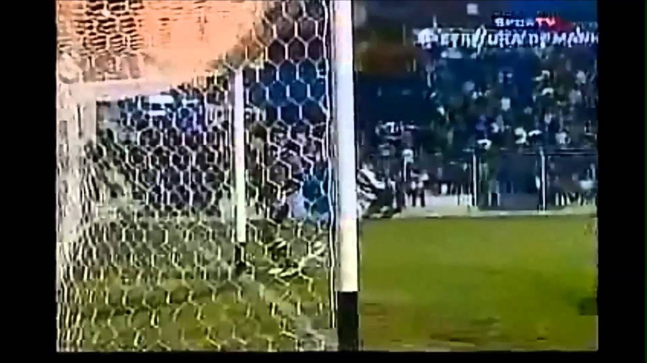 Wesley Rodrigues - 1992 Center Back