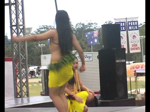 Cook Island dancing in Gold Coast Elaine Angelina & Terleyna