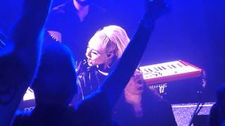 HEY YA! & JOLEEN - MILEY CYRUS (Live, Bangerz Tour, San Antonio, Texas)