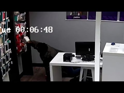 Burglary suspect caught on camera stealing items from electronics store ...