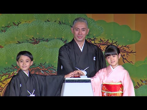 市川海老蔵親子、成田屋カラーのスカイツリーに笑顔(東京スカイツリー点燈式/市川海老蔵 市川ぼたん 堀越勸玄)