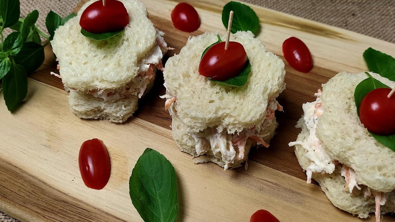 Mini sanduíche de frango com cenoura, ótima opção para lanche ...