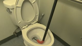 How to use a Toilet Auger