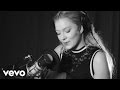 Astrid s  jump live from the studio