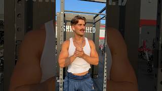 secret to more optimal lifts: cropped tank top.