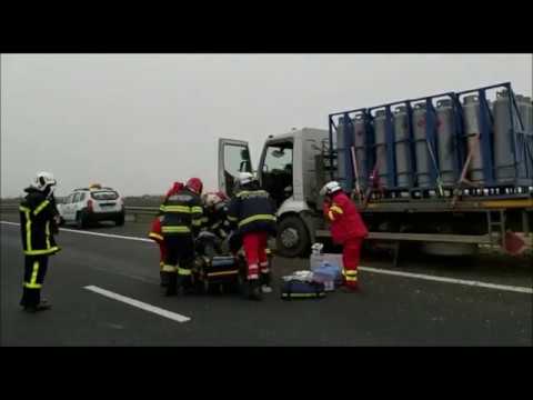 Accident cu un camion incarcat cu 140 de butelii cu propan