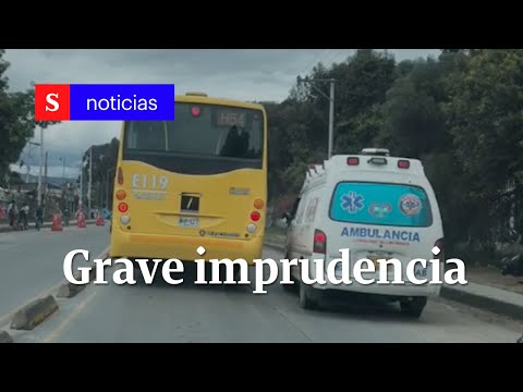 Conductor de Transmilenio impide paso de ambulancia | Semana Noticias