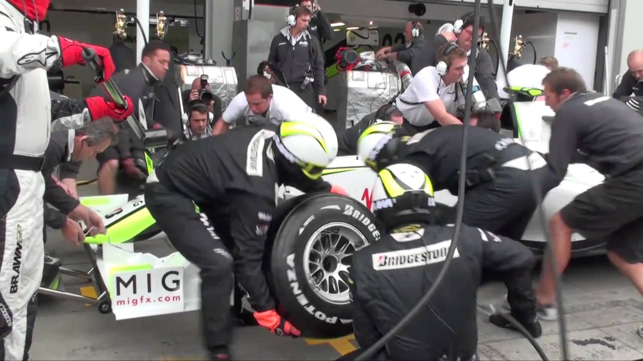 Brawn GP / Boxenstopp - Nürburgring - 09.07.09 - YouTube