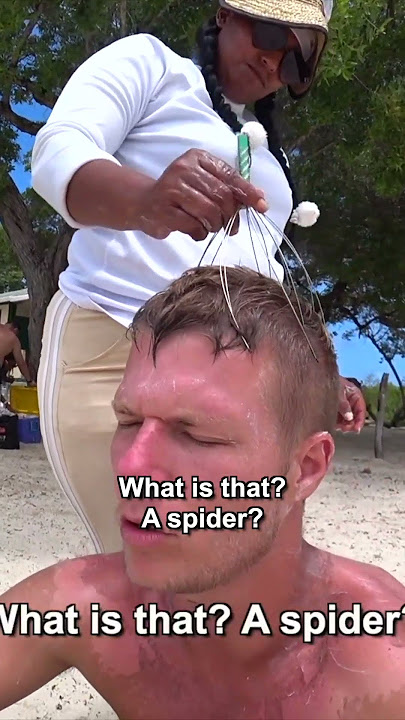 Venezuelan lady massages me on the beach 🇻🇪