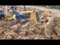 អាប៉ុលជាប់ផុង​ -  Komatsu bolldozer d20p stuck in mud - Recovery