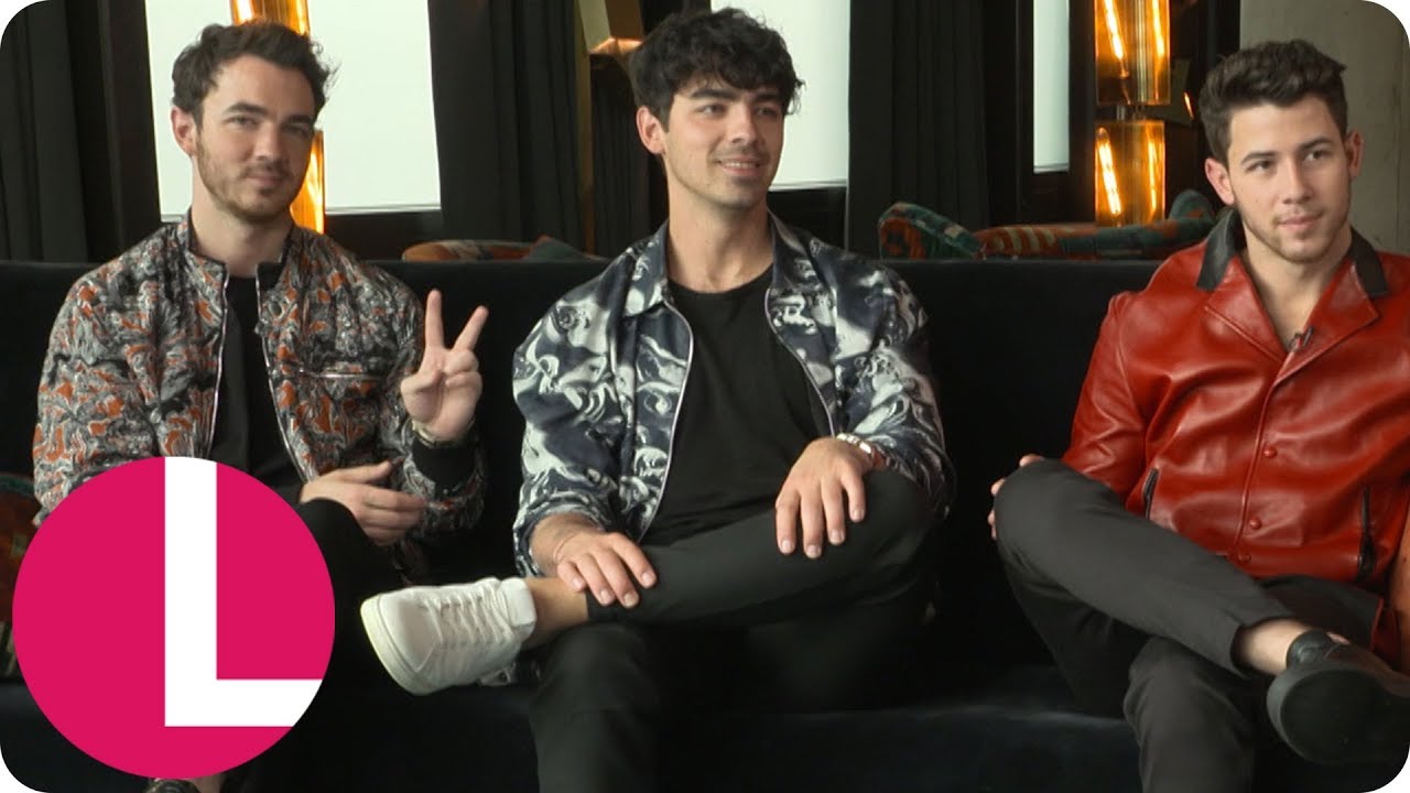 The Jonas Brothers sing to Sophie Turner and Priyanka Chopra in their first album in a decade