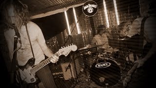 A Place To Bury Strangers - Now it&#39;s over + Drill it up (Bar Loreto, Santiago, Chile, Enero 2016)